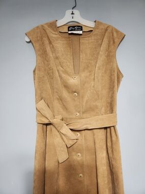 Vintage Gino Rossi Wilson Ultrasuede Tan Button, Belted Midi Dress. USA. Size 12